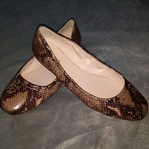 Nine West size 10 snakeskin flat